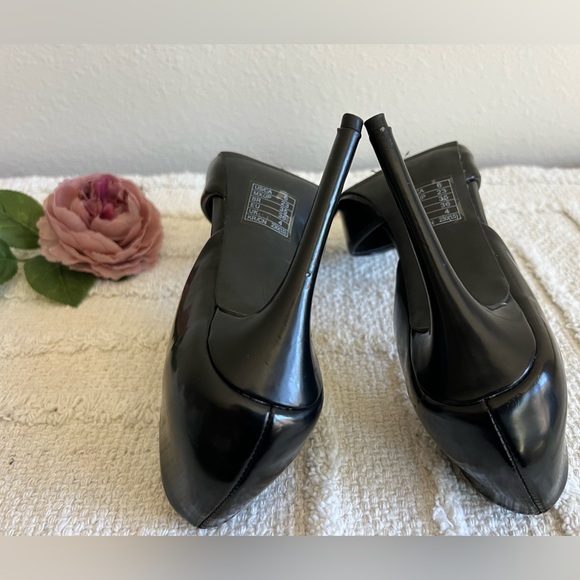 FOREVER 21 Black Patent Pointy Heels- Size 6 - Picture 4 of 9
